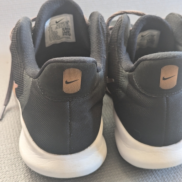 #32 - NIKE Precision III Black Metallic Copper Basketball Shoe - Picture 11 of 12